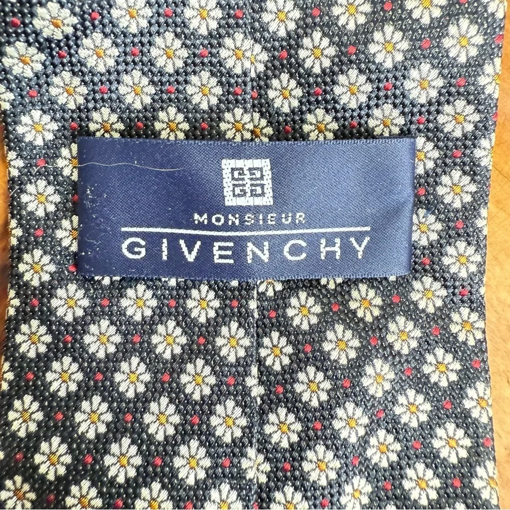 Vintage Monsieur Givenchy 100% Silk Tie Navy Daisy 4” x 56”
